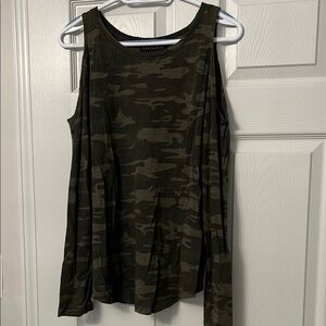 Sanctuary Camo Green cold shoulder Top Medium